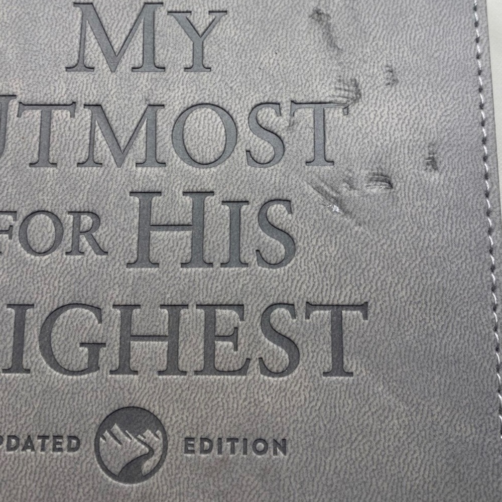 Book - Devotional Oswald Chambers NEW - Picture 5 of 7